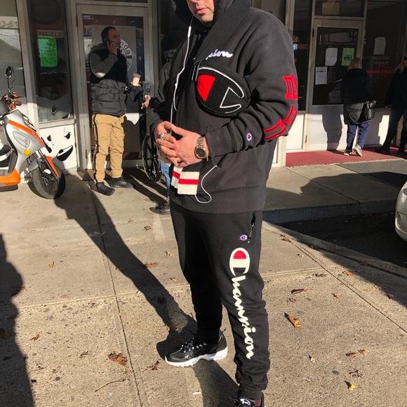 Pick a part the champion outfit - Picture 5 of 8